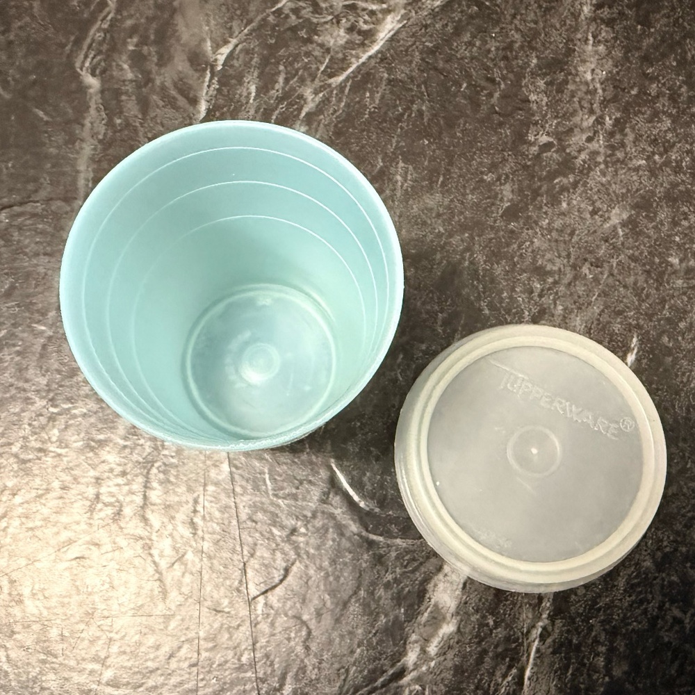 TUPPERWARE Miscellaneous Set - Picture 15 of 16